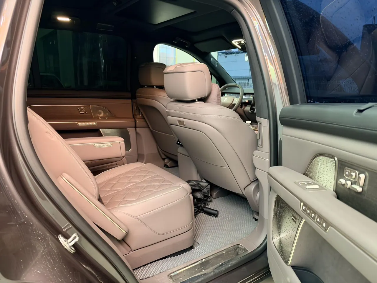 NIO 2026 ES8 6‑Seater Executive Signature Edition Automatic Transmission 9