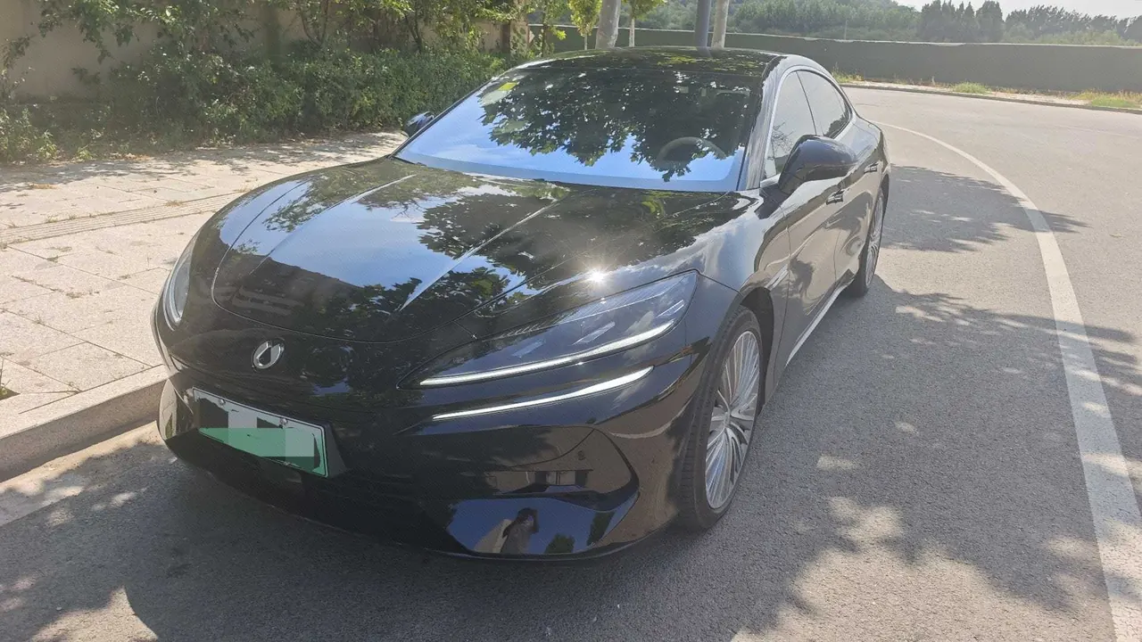 Denza 2024 Denza Z9 2.0T stepless 1100km four-wheel drive Ultra version automatic gear - View 1