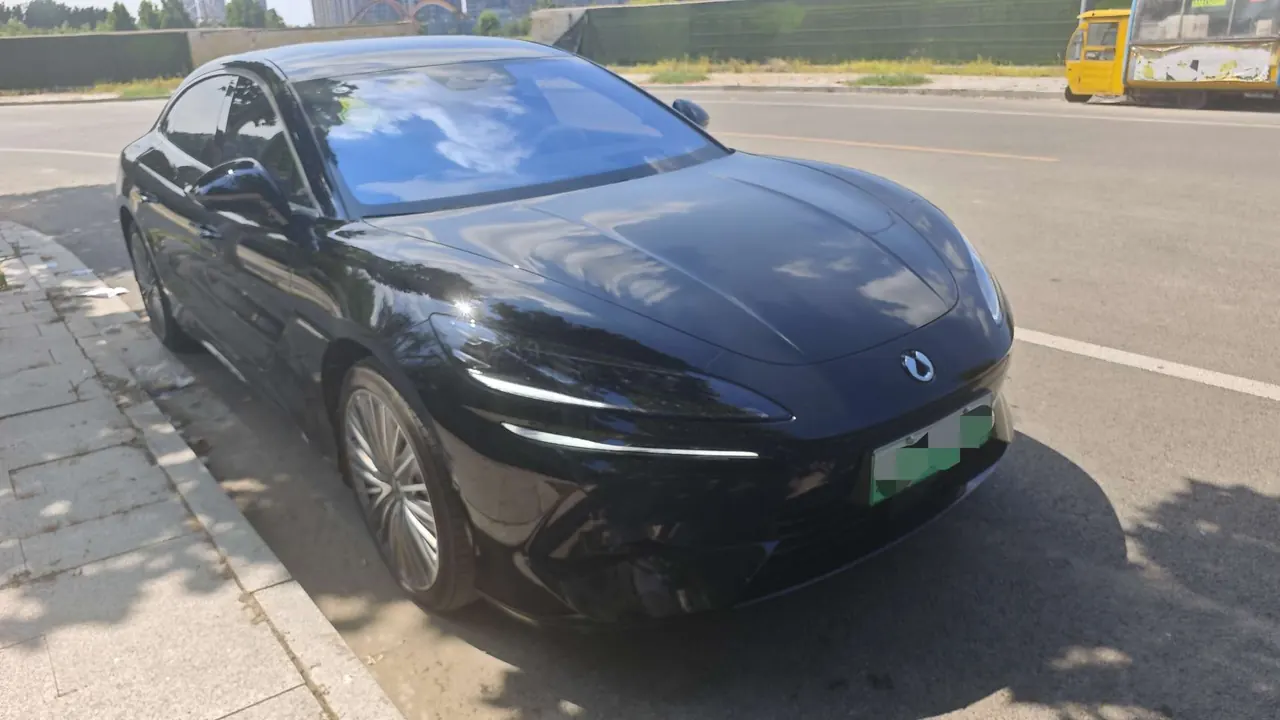 Denza 2024 Denza Z9 2.0T stepless 1100km four-wheel drive Ultra version automatic gear 2