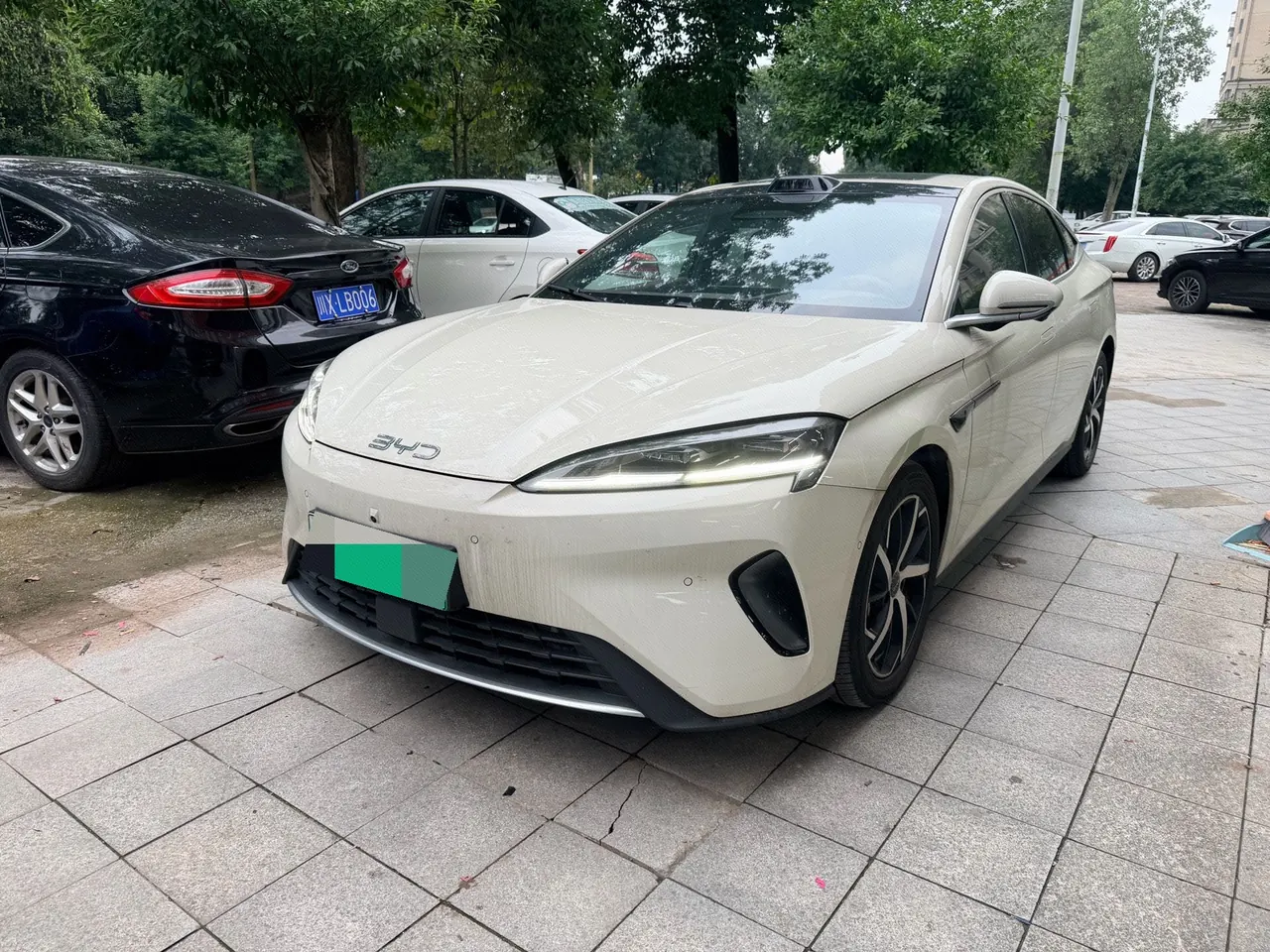 BYD 2026 Seal 07 DM-i 1.5T CVT 230km Flagship Automatic - View 1