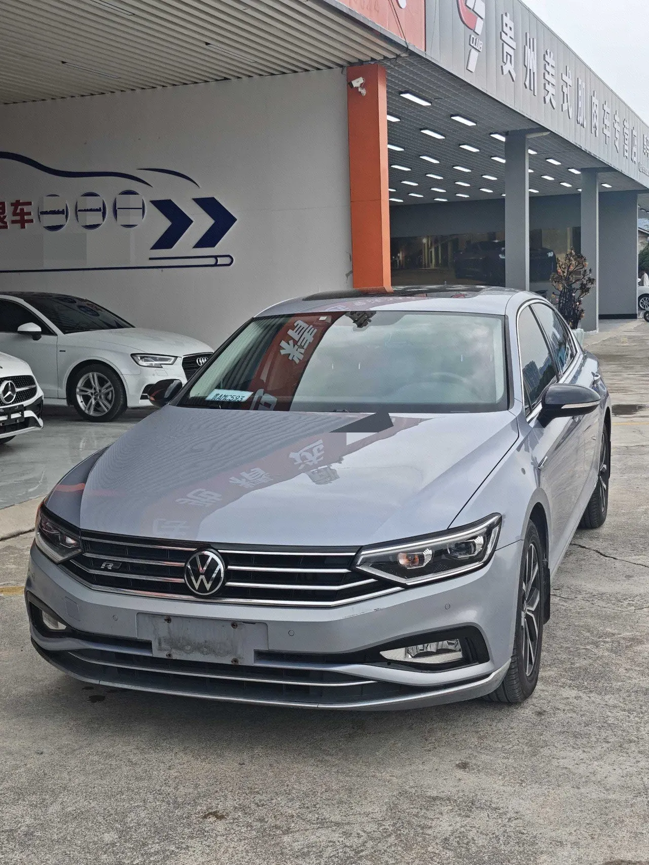 Volkswagen 2021 Magotan 2.0TSI 330TSI 30th Anniversary Edition Automatic Gear - View 1