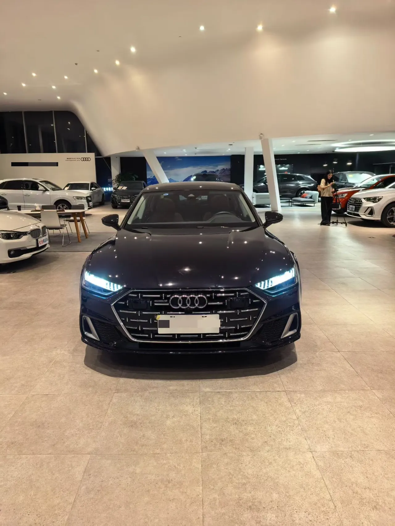 Audi 2025 A7L 2.0TFSI 45TFSI Quattro Luxury Automatic 2