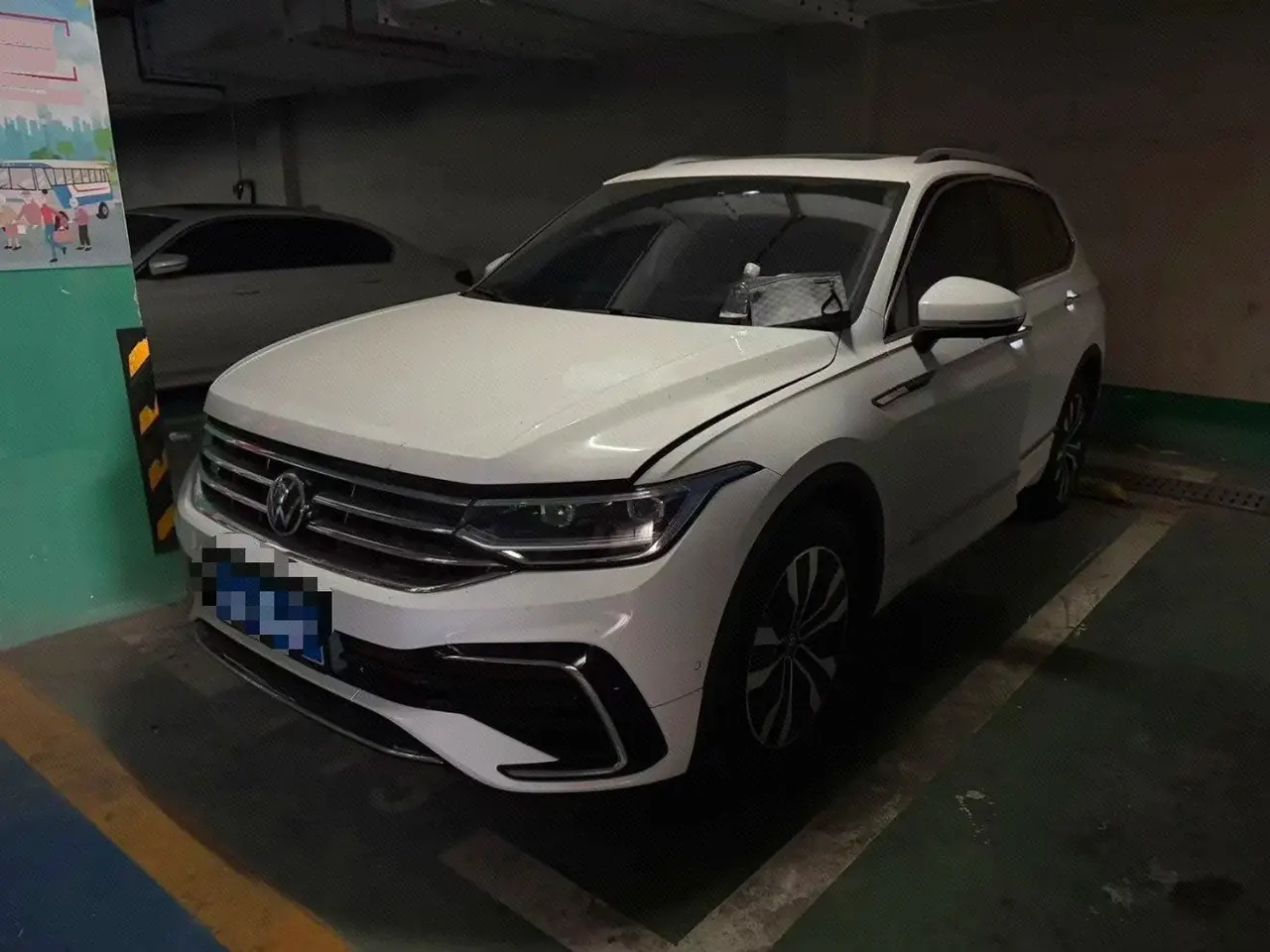 打开图片灯箱:Volkswagen 2025 Tiguan L R-Line 2.0TSI 330TSI outstanding two-wheel drive R-Line Long Yao version automatic gear