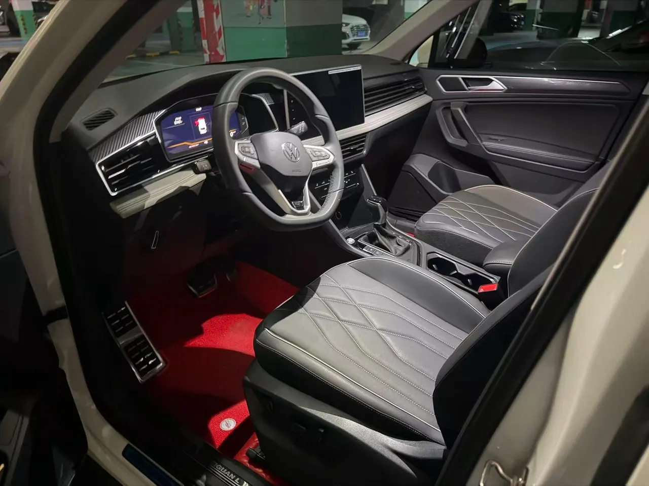 Volkswagen 2025 Tiguan L R-Line 2.0TSI 330TSI outstanding two-wheel drive R-Line Long Yao version automatic gear 5