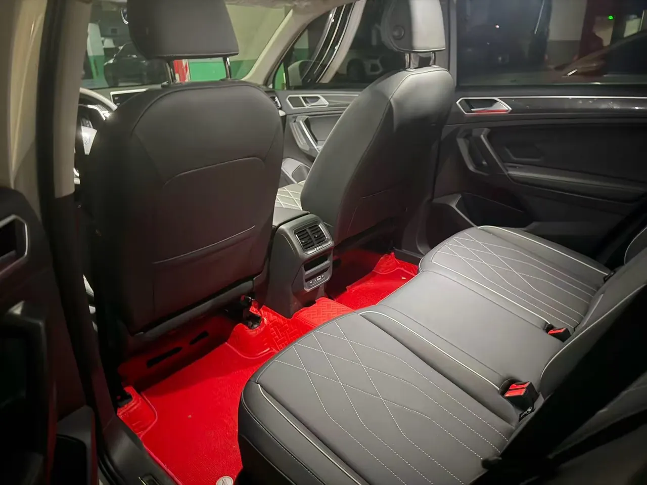 Volkswagen 2025 Tiguan L R-Line 2.0TSI 330TSI outstanding two-wheel drive R-Line Long Yao version automatic gear 6