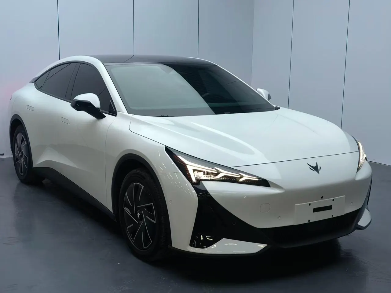 ARCFOX 2025 α S 5 560PRO 185kW (modified) automatic gear 3