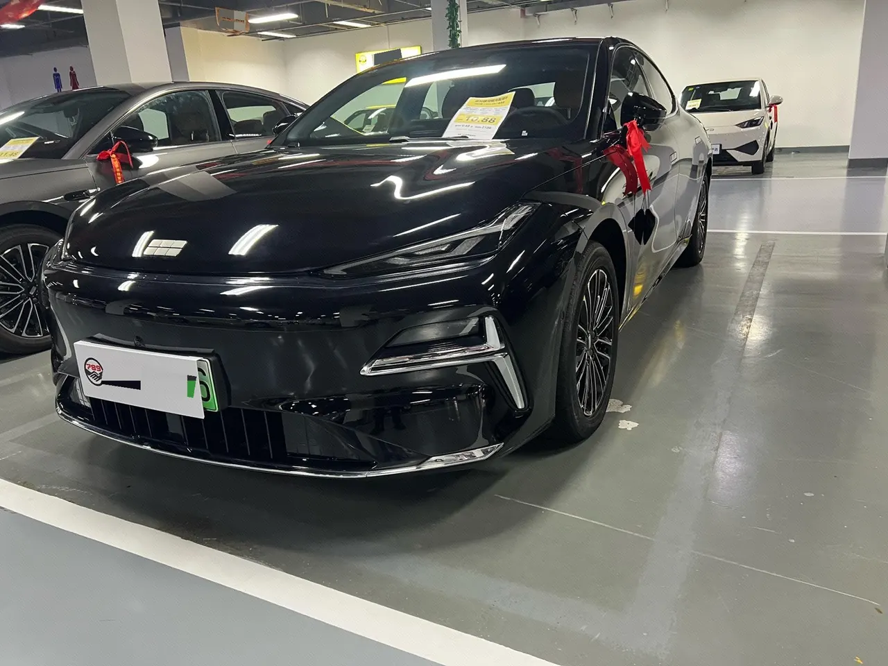 Geely Galaxy 2025 Xingyao 8 EM-i 1.5 130km Premium Edition Automatic Gear - View 1