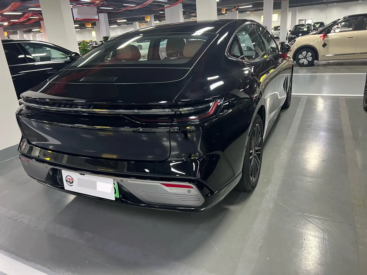 Geely Galaxy 2025 Xingyao 8 EM-i 1.5 130km Premium Edition Automatic Gear 3