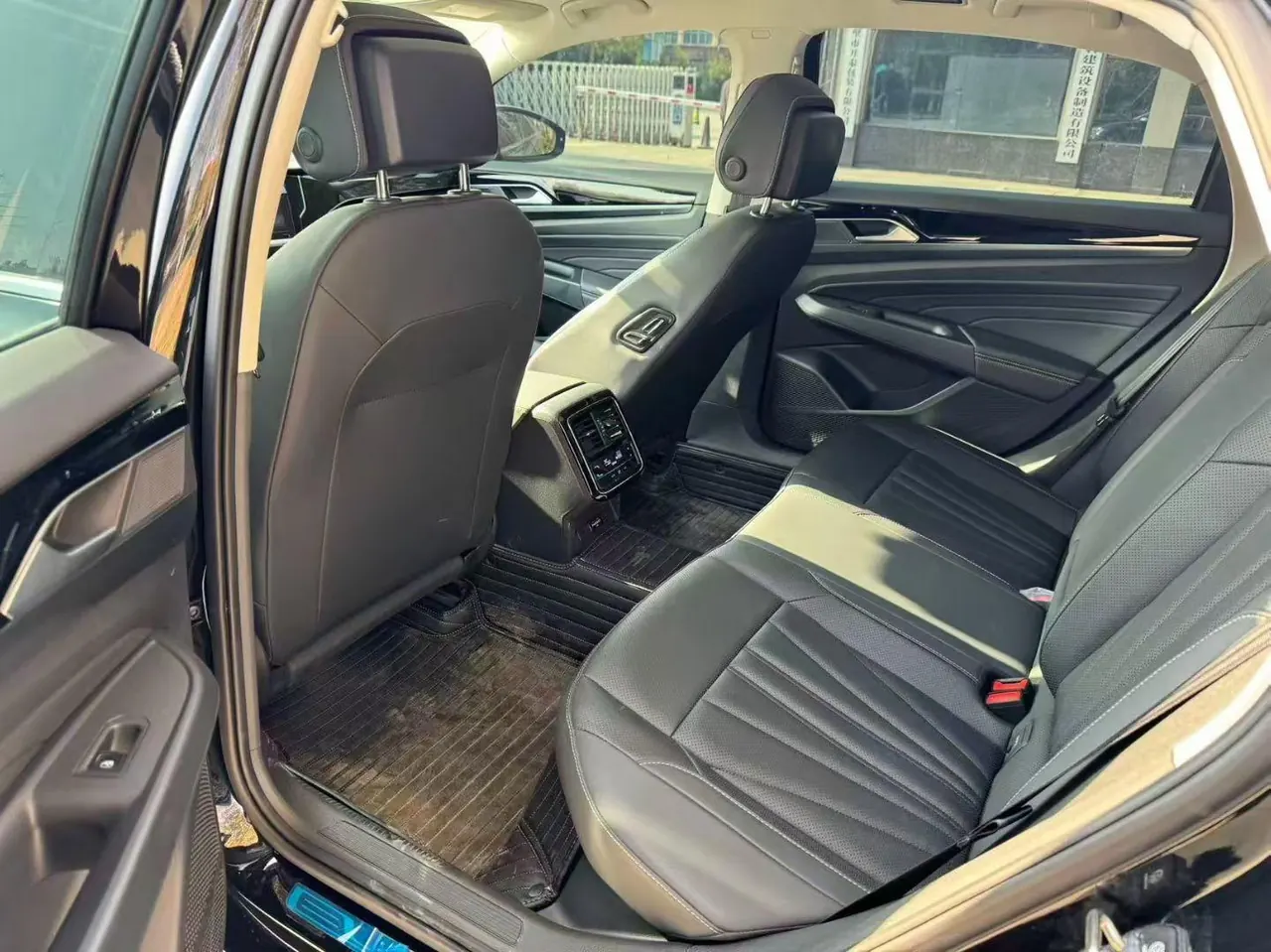 Volkswagen 2025 Passat 2.0TSI 380TSI outstanding star dragon version automatic gear 4