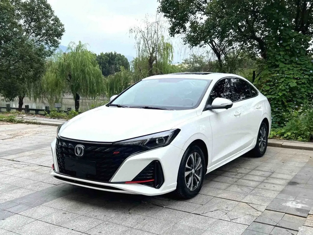 ChangAn 2025 Easy PLUS 1.4T High Energy Edition Automatic Gear - View 1