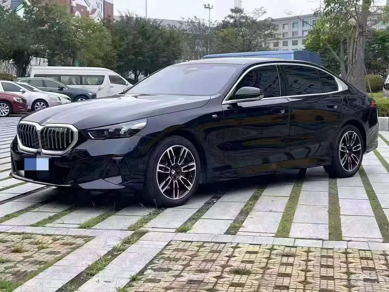 Open image lightbox: BMW 5 Series 2025 530Li 48V 2.0T Leading M Sports Suit Automatic Gear