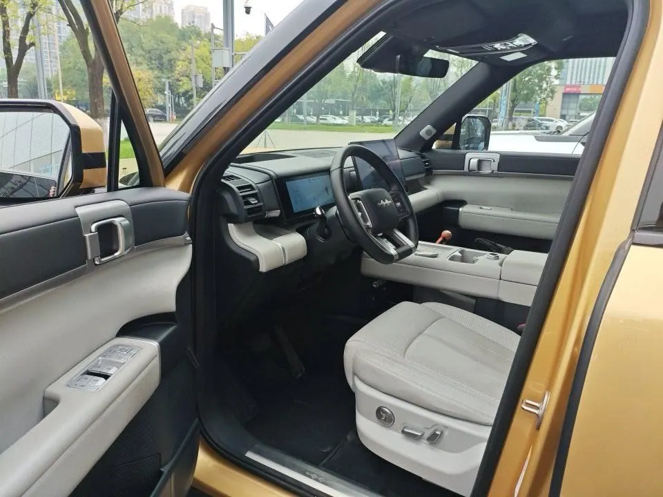 FangChengBao 2025 titanium 7 1.5T stepless 190KM four-wheel drive Ultra version of automatic gear 3