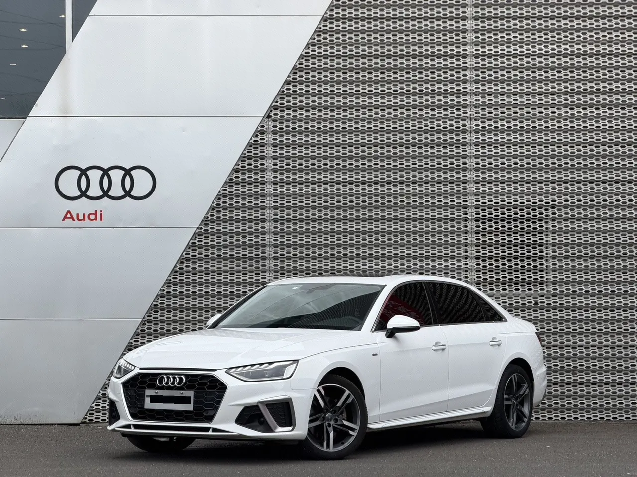 Open image lightbox: Audi 2020 A4L 2.0TFSI 40TFSI Deluxe Dynamic Automatic