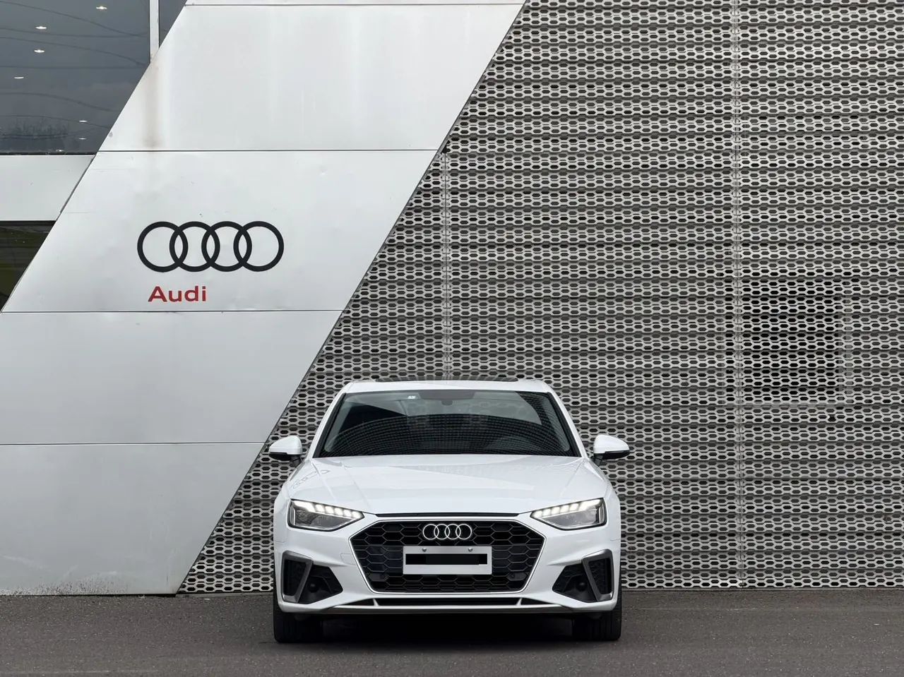 Audi 2020 A4L 2.0TFSI 40TFSI Deluxe Dynamic Automatic 2