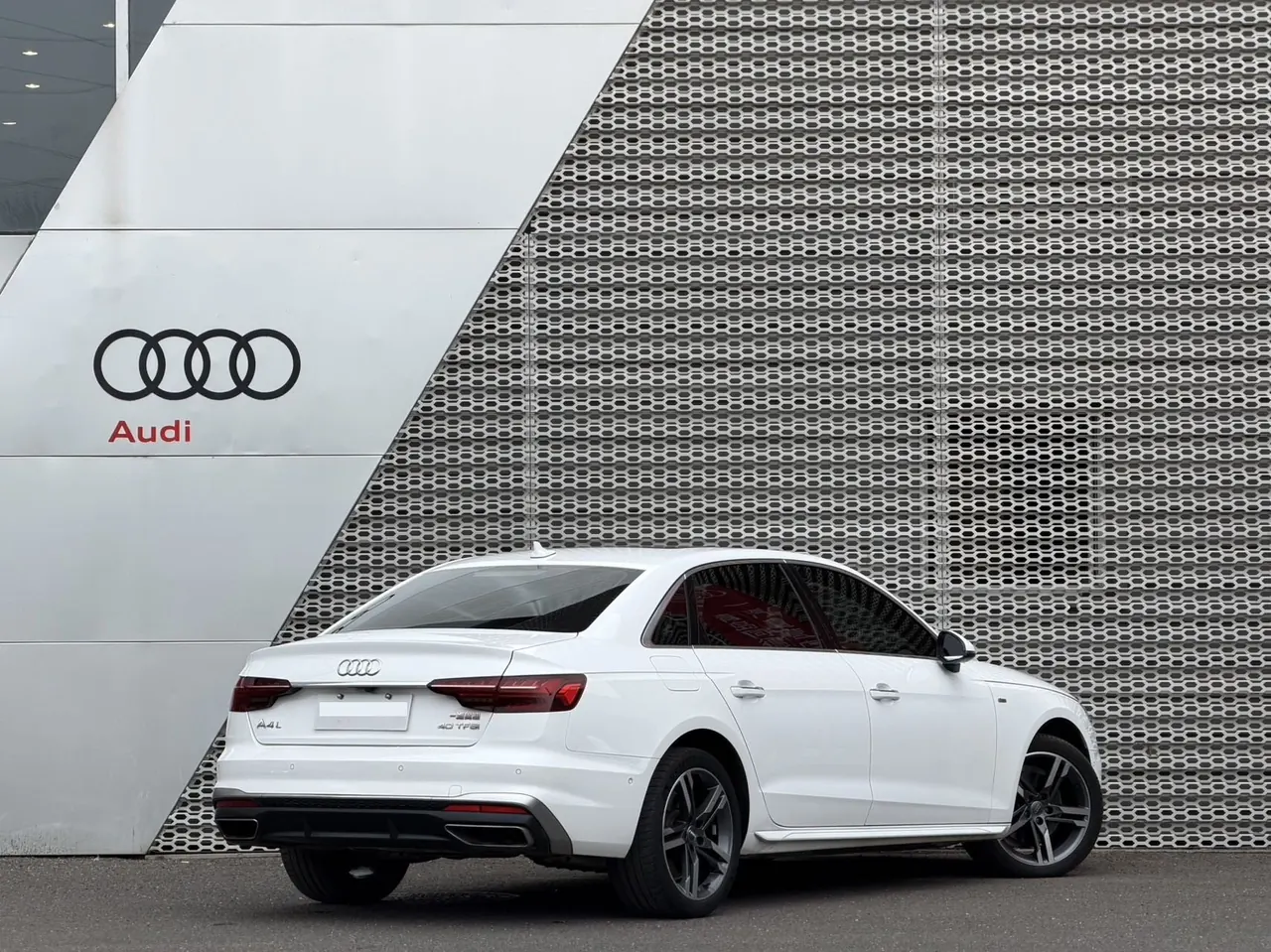 Audi 2020 A4L 2.0TFSI 40TFSI Deluxe Dynamic Automatic 4
