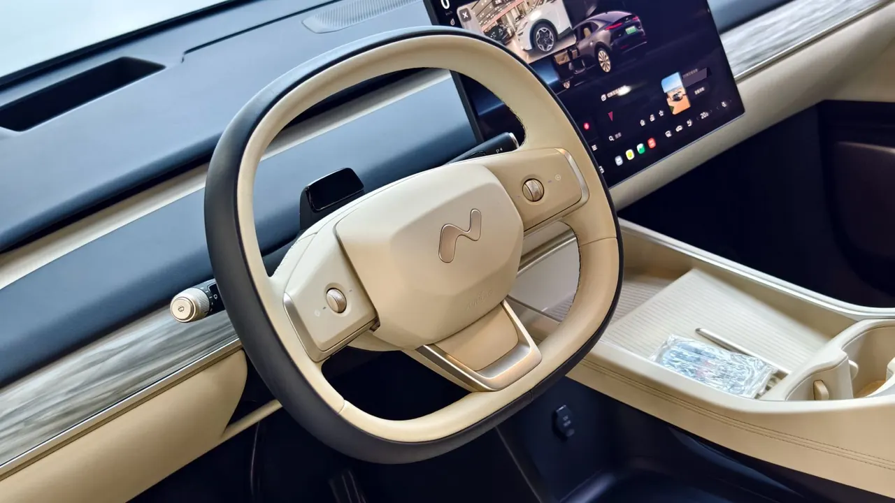 ONVO 2025 L60 60kWh four-wheel drive version automatic gear 5