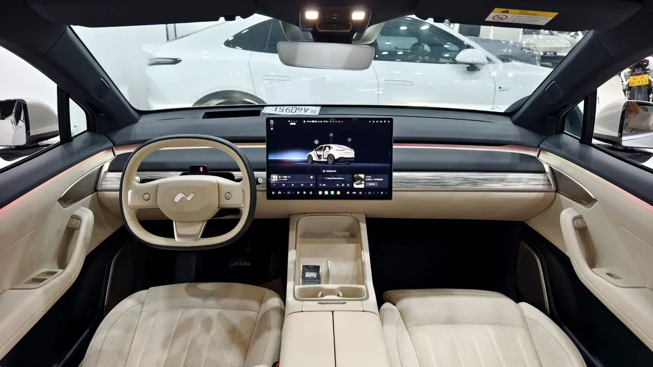 ONVO 2025 L60 60kWh four-wheel drive version automatic gear 8