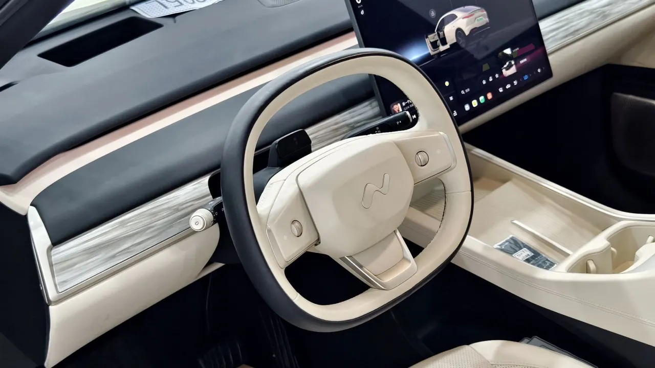 ONVO 2025 L60 60kWh four-wheel drive version automatic gear 9