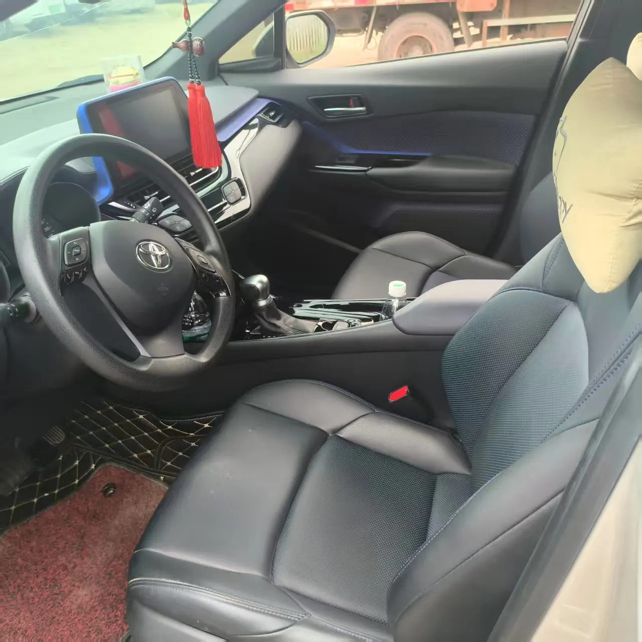 Toyota 2020 C- HR 2.0 stepless leading version of automatic gear 2