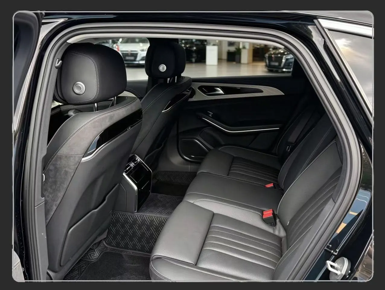 HongQi 2023 H9 48V 2.0T Zhilian Qi Chang Edition Automatic Gear 4