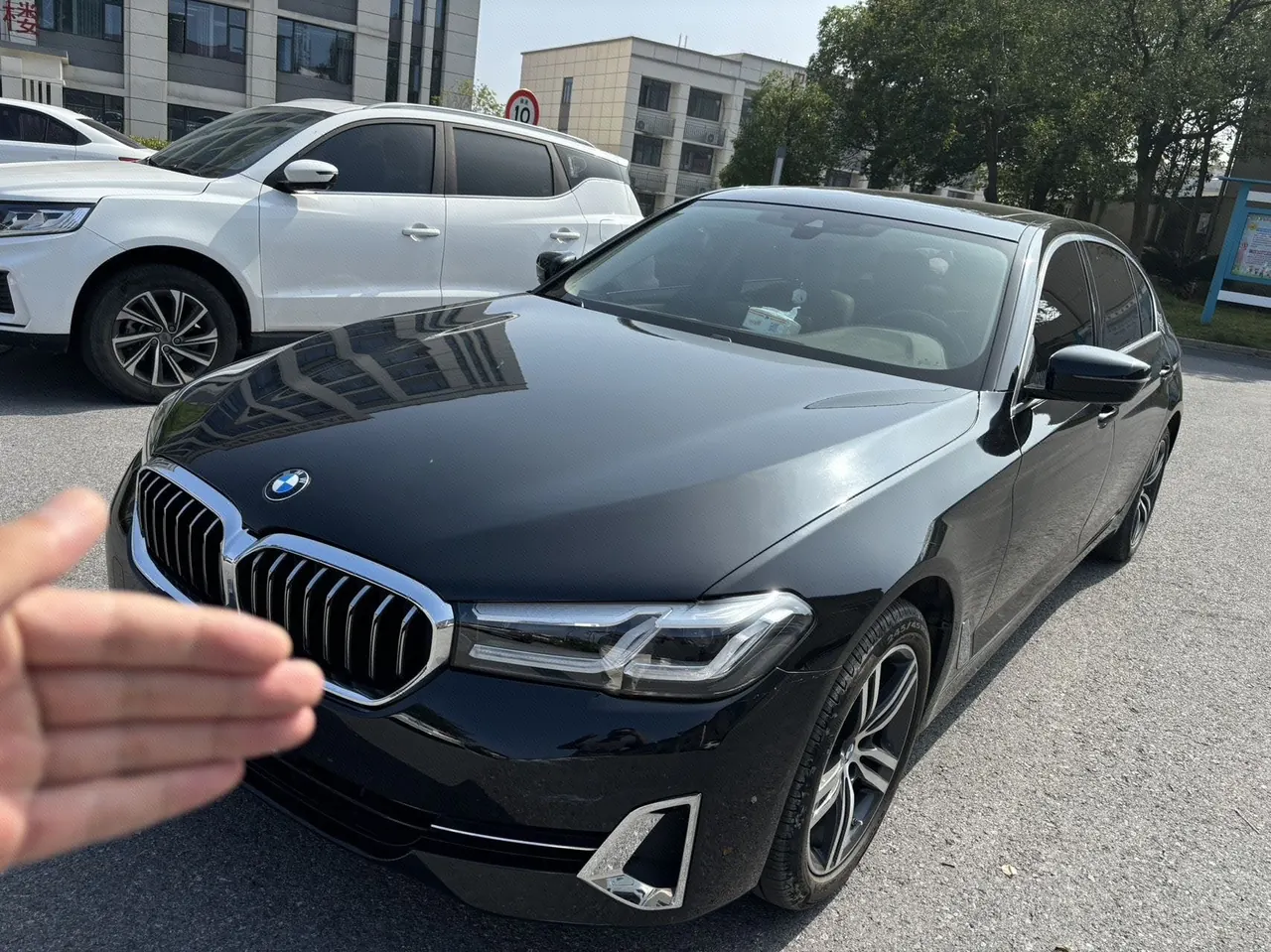 Открыть галерею: BMW 5 Series 2023 530Li 2.0T Leading Luxury Suit (Modified) Automatic Gear