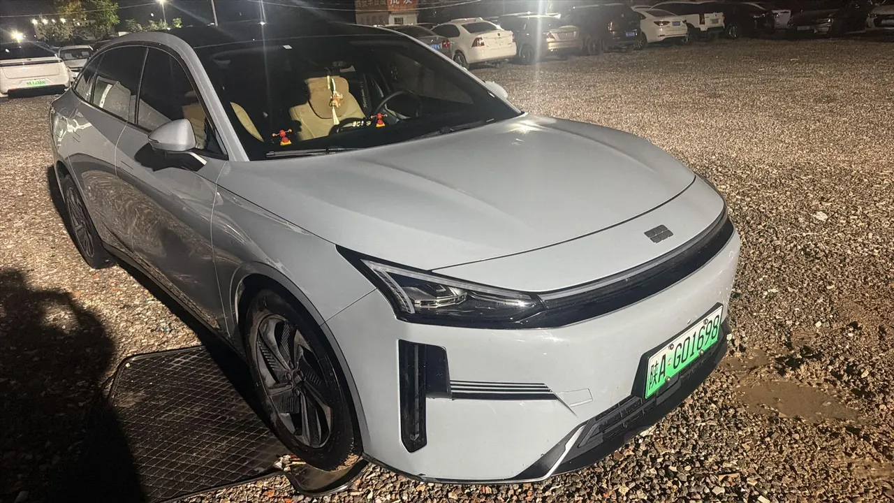 Geely Galaxy 2023 L6 1.5T 125km MAX automatic gear 2