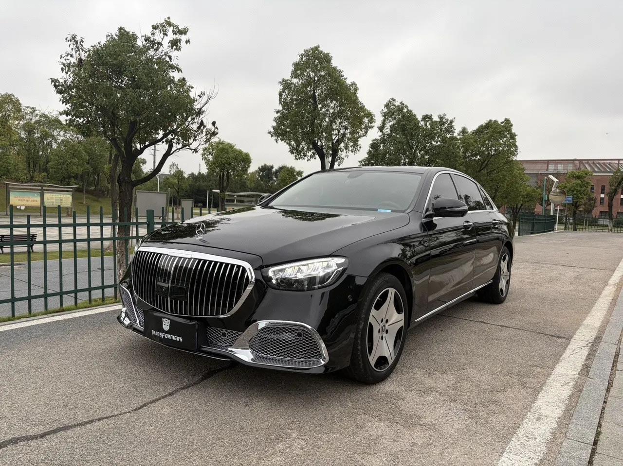 Открыть галерею: Mercedes Benz E Class 2023 E 260 L 2.0T Automatic