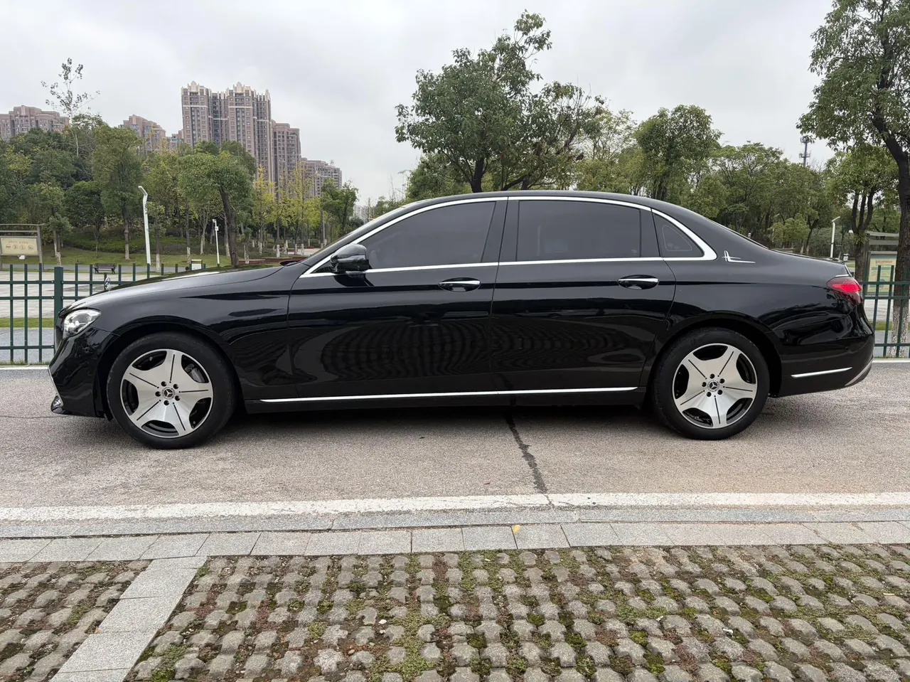 Mercedes Benz E Class 2023 E 260 L 2.0T Automatic 3