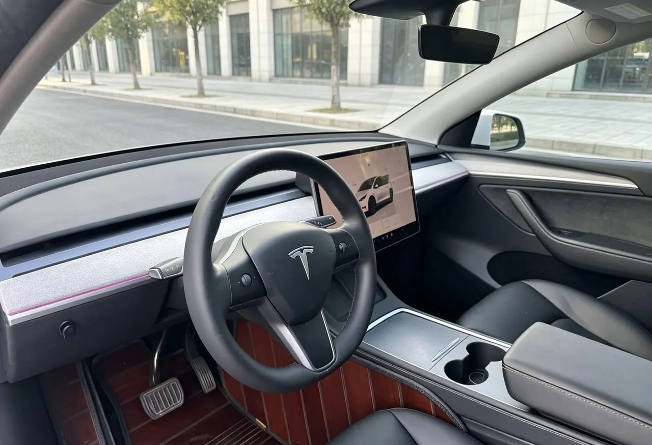Tesla 2023 Model Y rear-wheel drive version automatic transmission 5