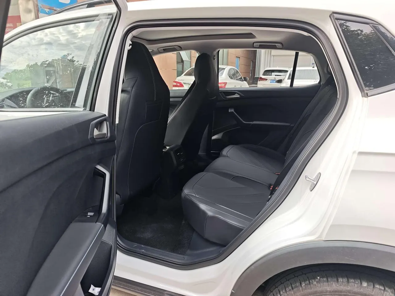 Volkswagen 2026 Tuyue Xinrui 1.5TSI 300TSI Sharp Enjoy Edition Automatic Gear 3