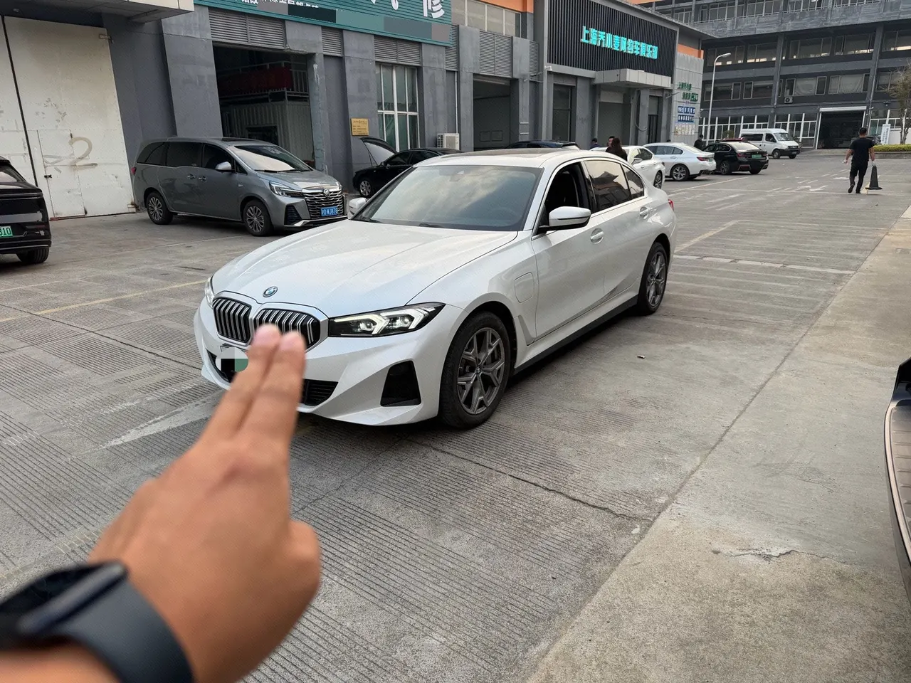 BMW 2022 i3 eDrive 35L automatic gear - View 1