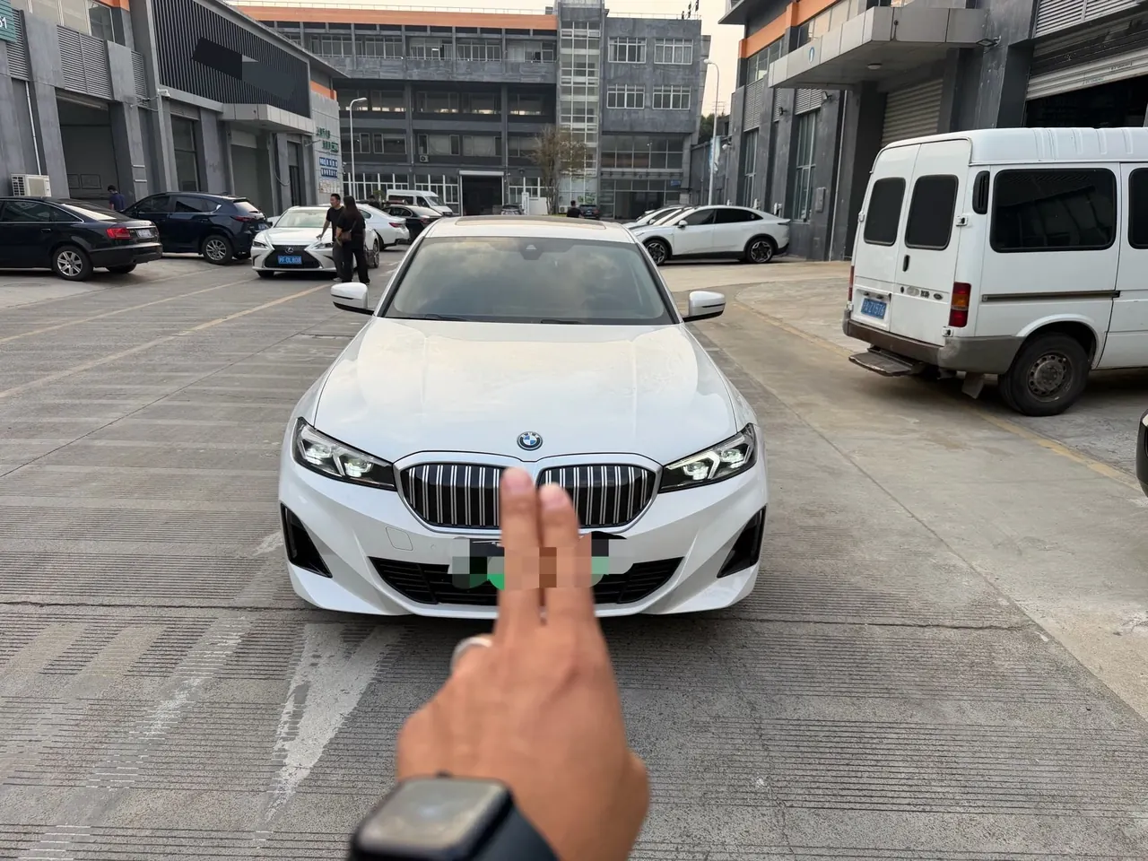 BMW 2022 i3 eDrive 35L automatic gear 2
