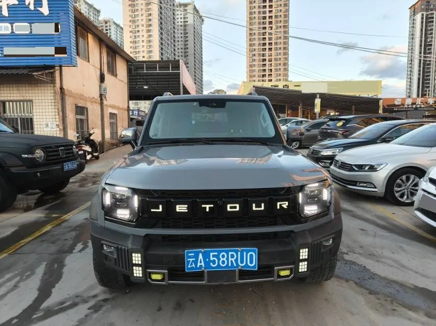 Jetour 2023 Traveler 2.0T Four-Wheel-Drive Cross-Country PRO Automatic 2