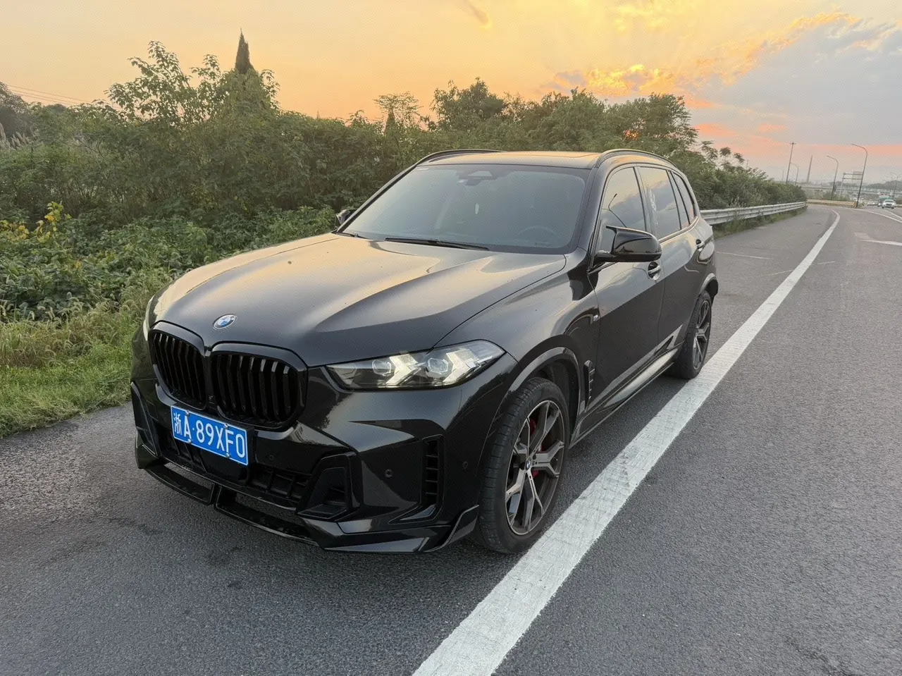 BMW 2023 X5 xDrive30Li 48V 2.0T exclusive m sports obsidian night suit automatic gear - View 1