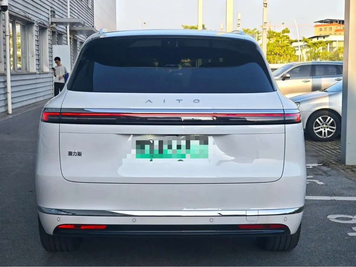 AITO 2026 AITO M7 extended range Ultra 4-wheel drive version 6 seats (192-line laser Radar) automatic gear 5