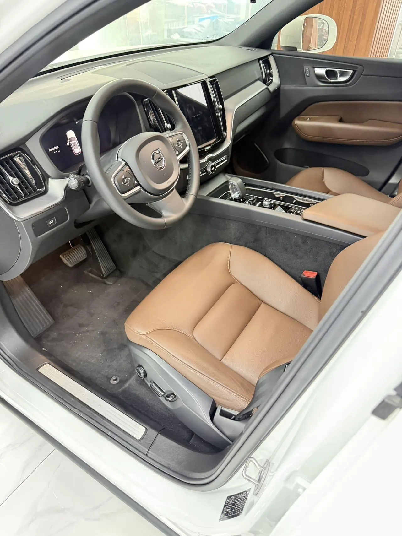 Volvo 2023 XC60 48V 2.0T B5 4-wheel-drive Zhiyi Deluxe Edition Automatic Gear 4