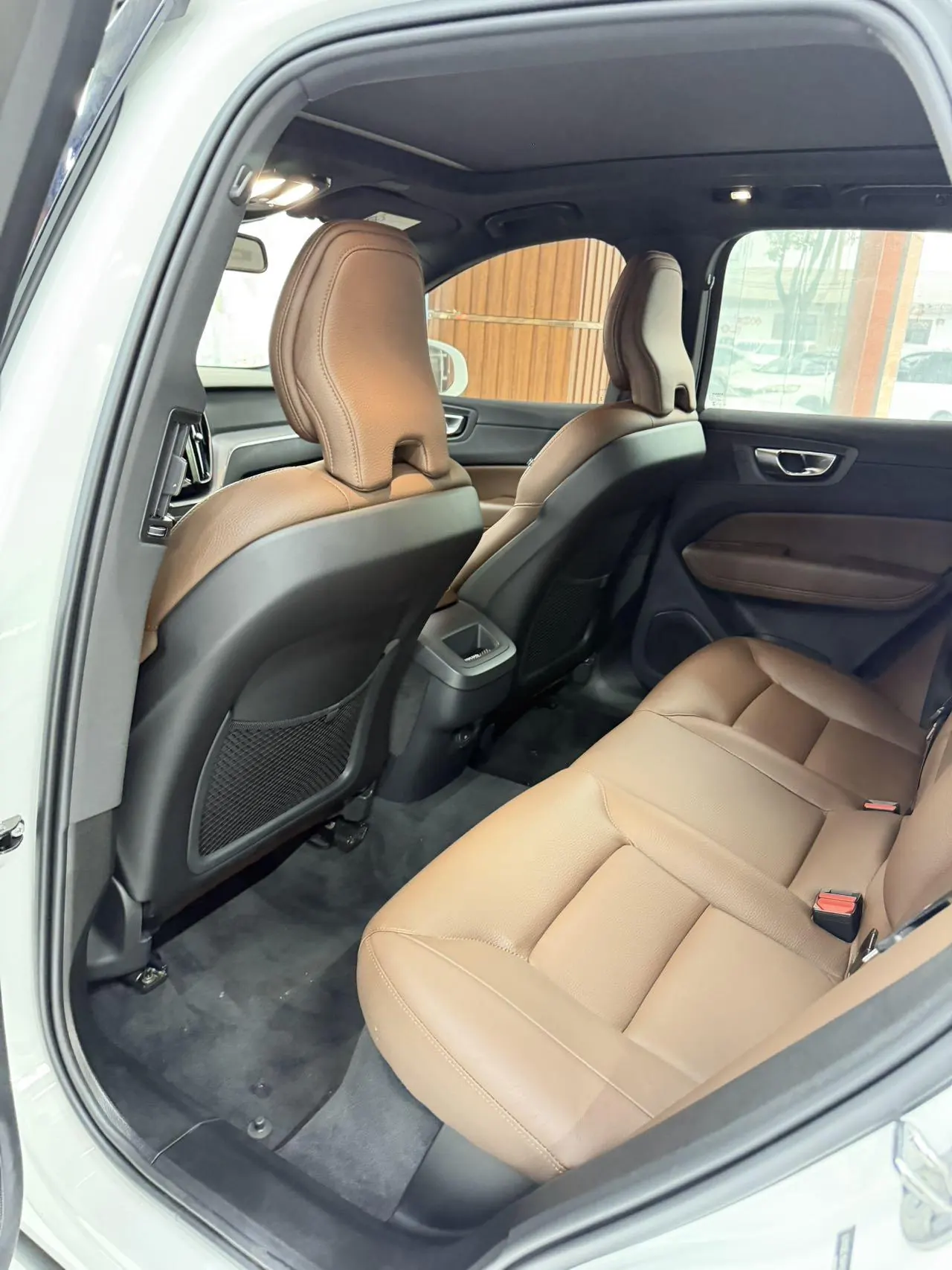 Volvo 2023 XC60 48V 2.0T B5 4-wheel-drive Zhiyi Deluxe Edition Automatic Gear 5