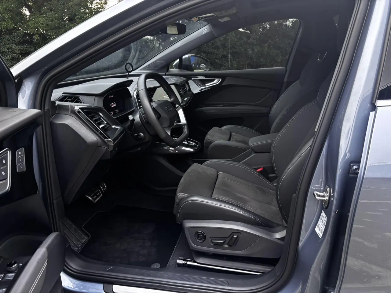 Audi 2022 Q4 e-tron 40 Creation Edition Automatic Gear 4