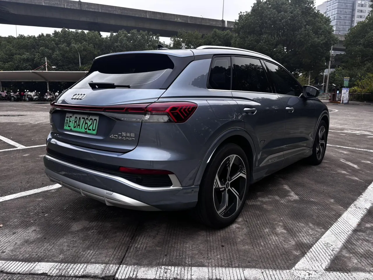 Audi 2022 Q4 e-tron 40 Creation Edition Automatic Gear 9