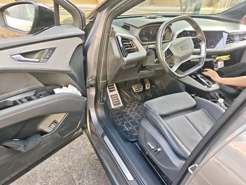 Audi 2022 Q5 e-tron 40 star shine mecha set automatic gear 2