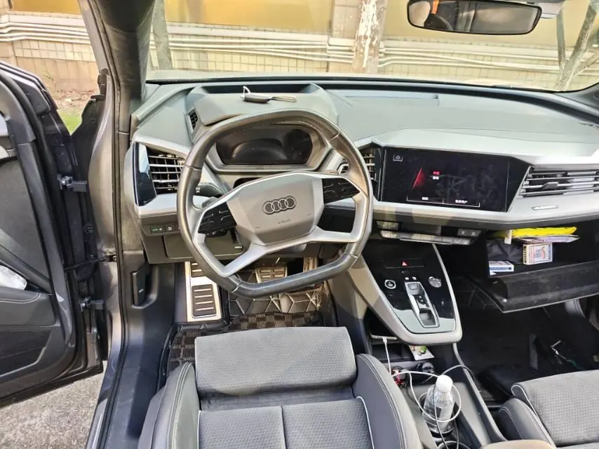 Audi 2022 Q5 e-tron 40 star shine mecha set automatic gear 4