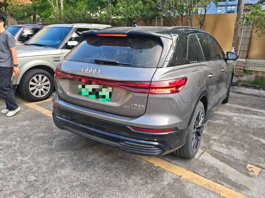 Audi 2022 Q5 e-tron 40 star shine mecha set automatic gear 5