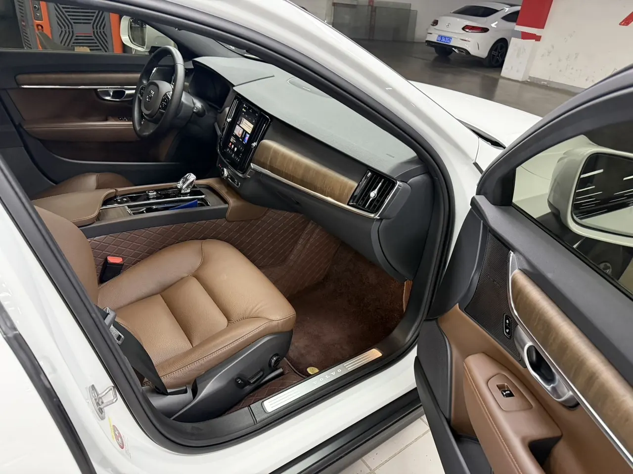 Volvo V90 (Imported) 2024 V90 Cross Country 48V 2.0T B5 AWD Zhiyuan Edition Automatic Gear 6