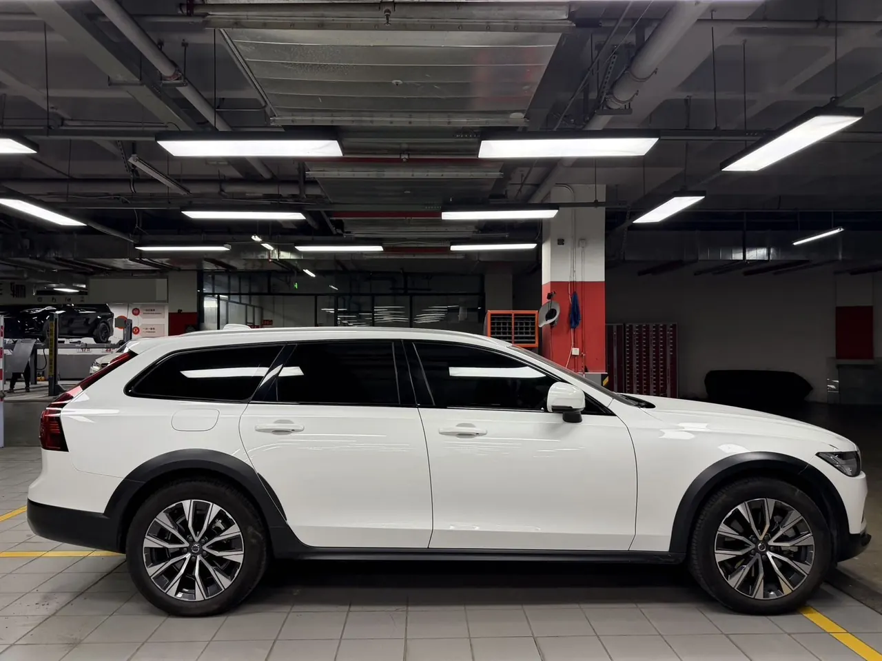 Volvo V90 (Imported) 2024 V90 Cross Country 48V 2.0T B5 AWD Zhiyuan Edition Automatic Gear 7