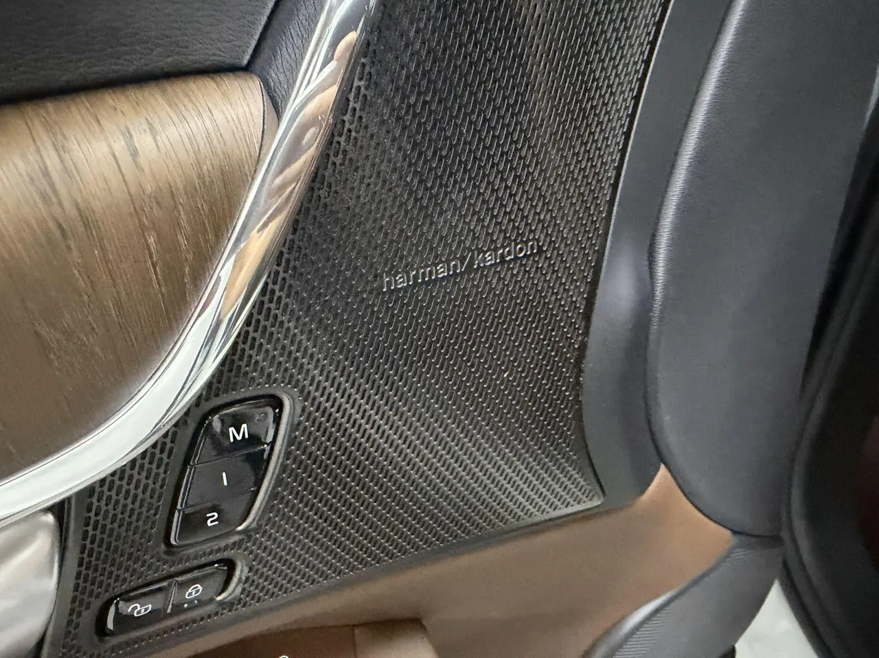 Volvo V90 (Imported) 2024 V90 Cross Country 48V 2.0T B5 AWD Zhiyuan Edition Automatic Gear 9