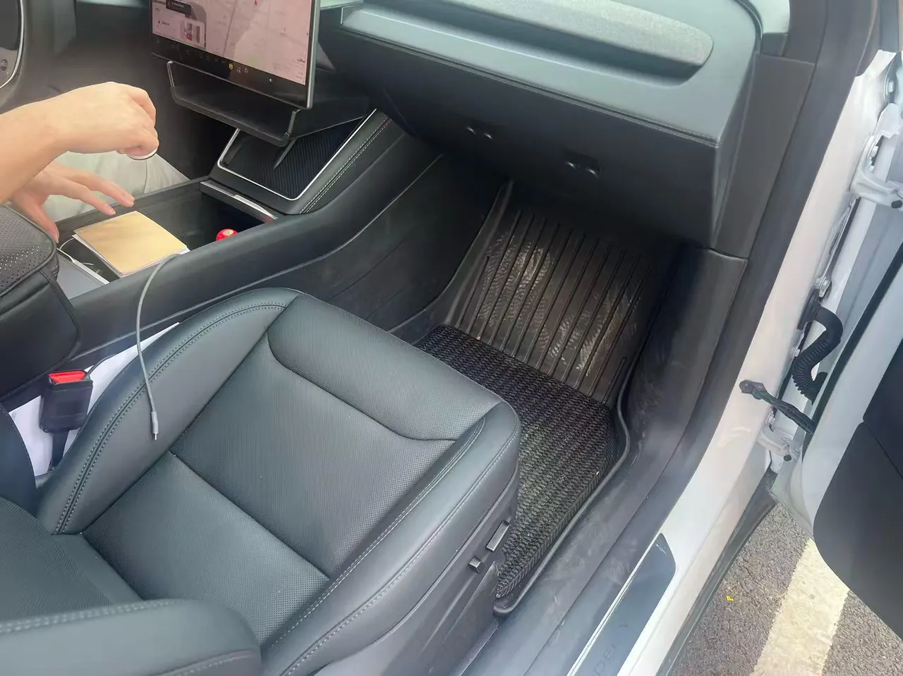 Tesla 2026 Model Y Long Range Rear-Wheel-Drive Automatic 5