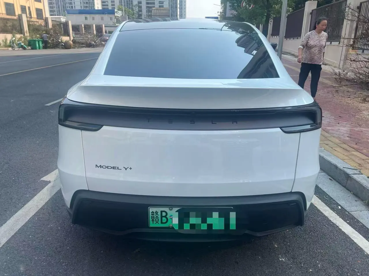 Tesla 2026 Model Y Long Range Rear-Wheel-Drive Automatic 8