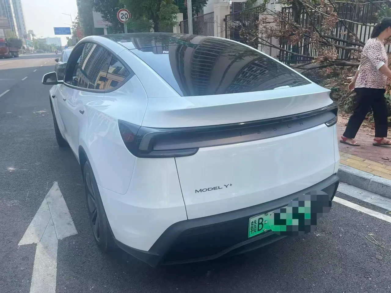 Tesla 2026 Model Y Long Range Rear-Wheel-Drive Automatic 9