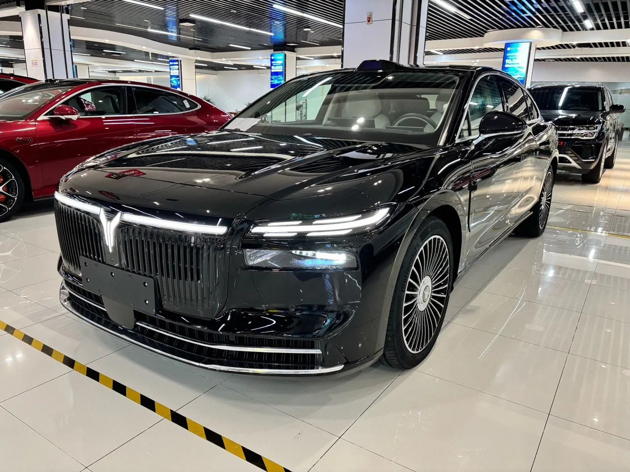 Открыть галерею: Voyah 2026 models chasing light l four-wheel drive Ultra automatic gear