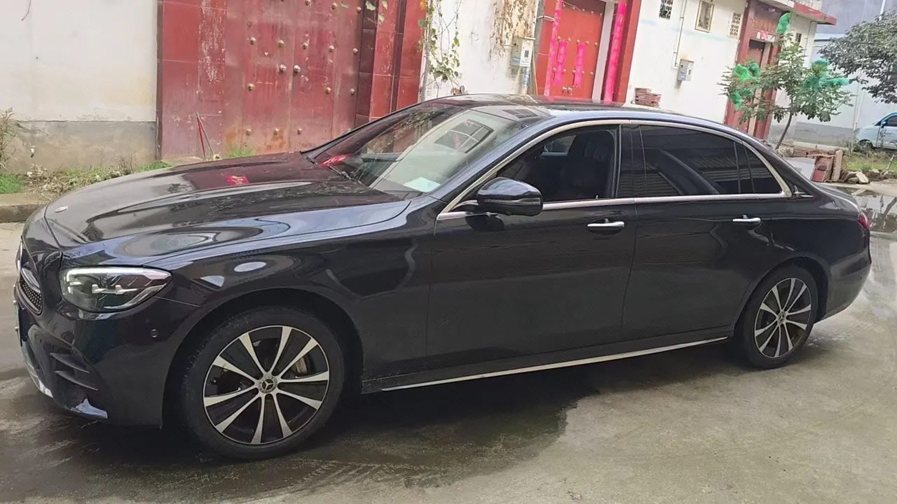 Mercedes Benz Class E New Energy 2022 E 350 e L 2.0T (Change 2) Automatic Gear - View 1